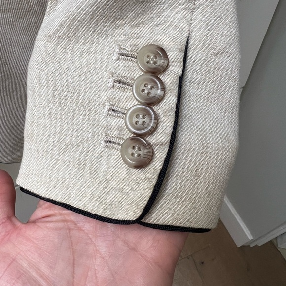 Ann Taylor linen-blend fully lined notched one button blazer in Size 2 - Picture 4 of 7